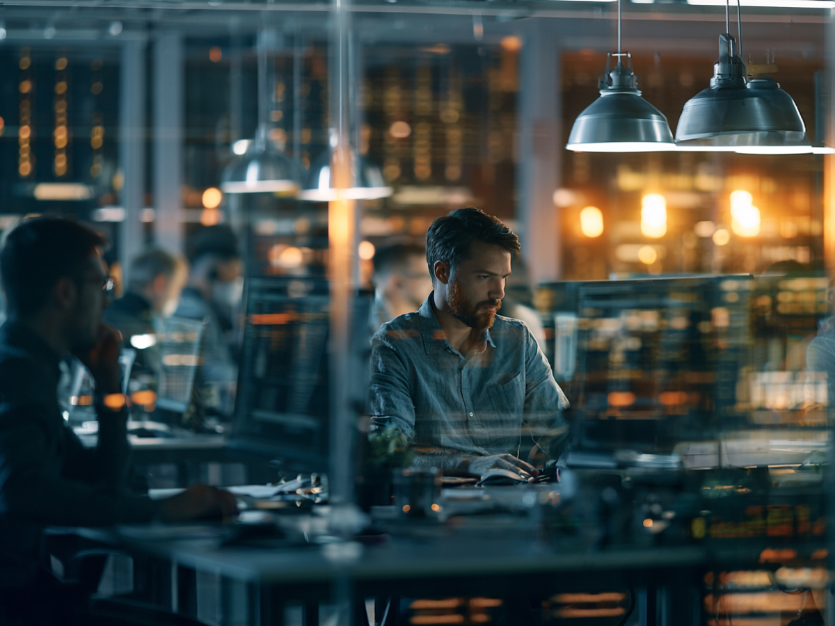 Contact center AI costs rise with voice, agents, retries and APIs. Learn how pricing, contracts and cost controls shape AI spending.