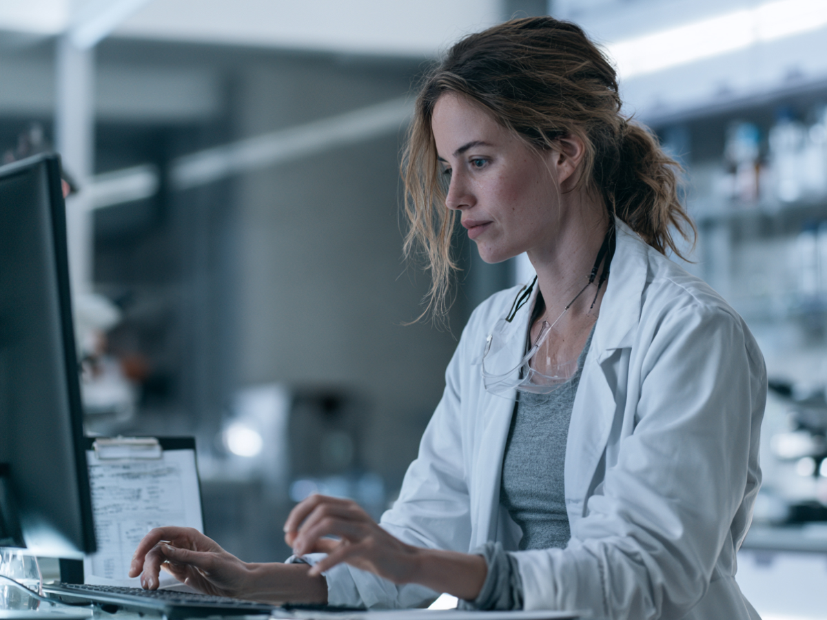 Patients often combine AI with trusted health sources, giving healthcare organizations a role across the evolving research journey.
