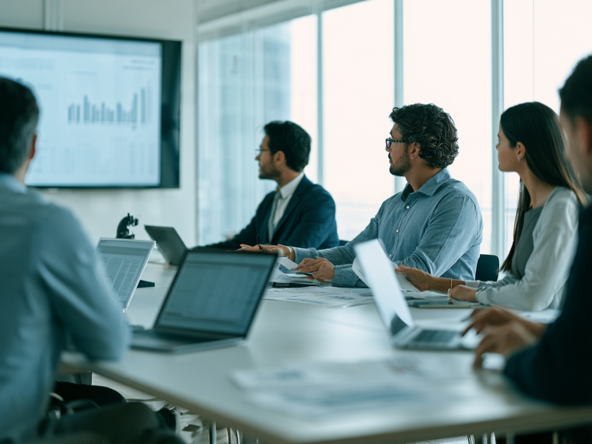 AI is reshaping software teams, but centralized decisions limit gains. Learn how decision rights, team autonomy, and talent must evolve.